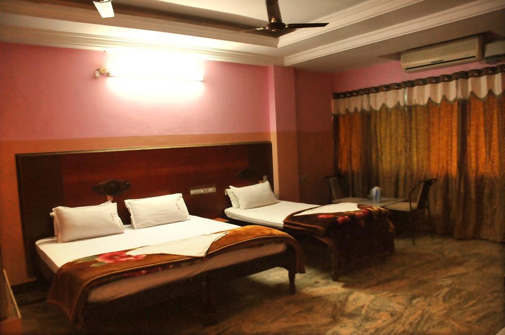 Hotel V.K.Residency Tirupati Esterno foto