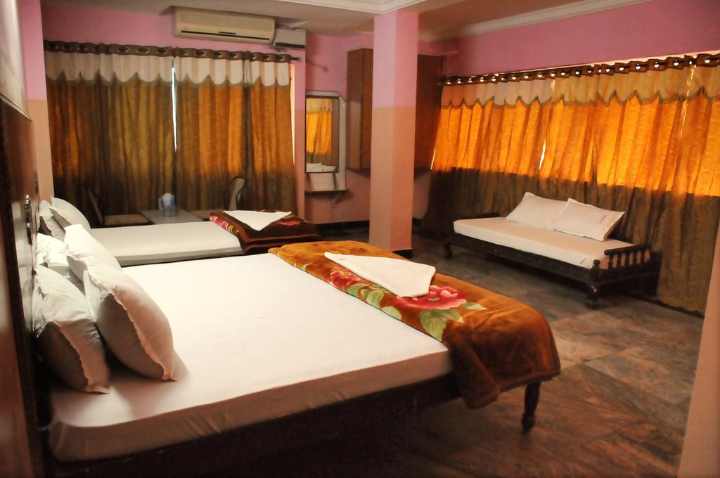 Hotel V.K.Residency Tirupati Esterno foto