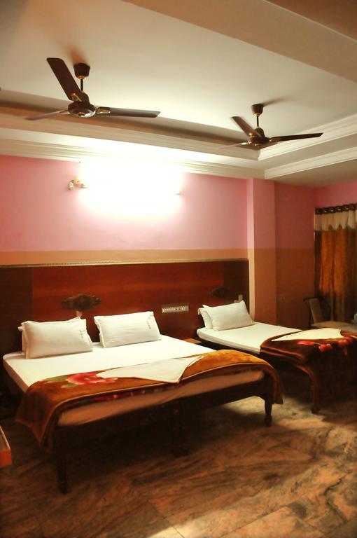 Hotel V.K.Residency Tirupati Esterno foto