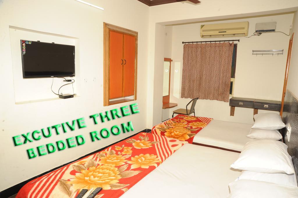 Hotel V.K.Residency Tirupati Esterno foto