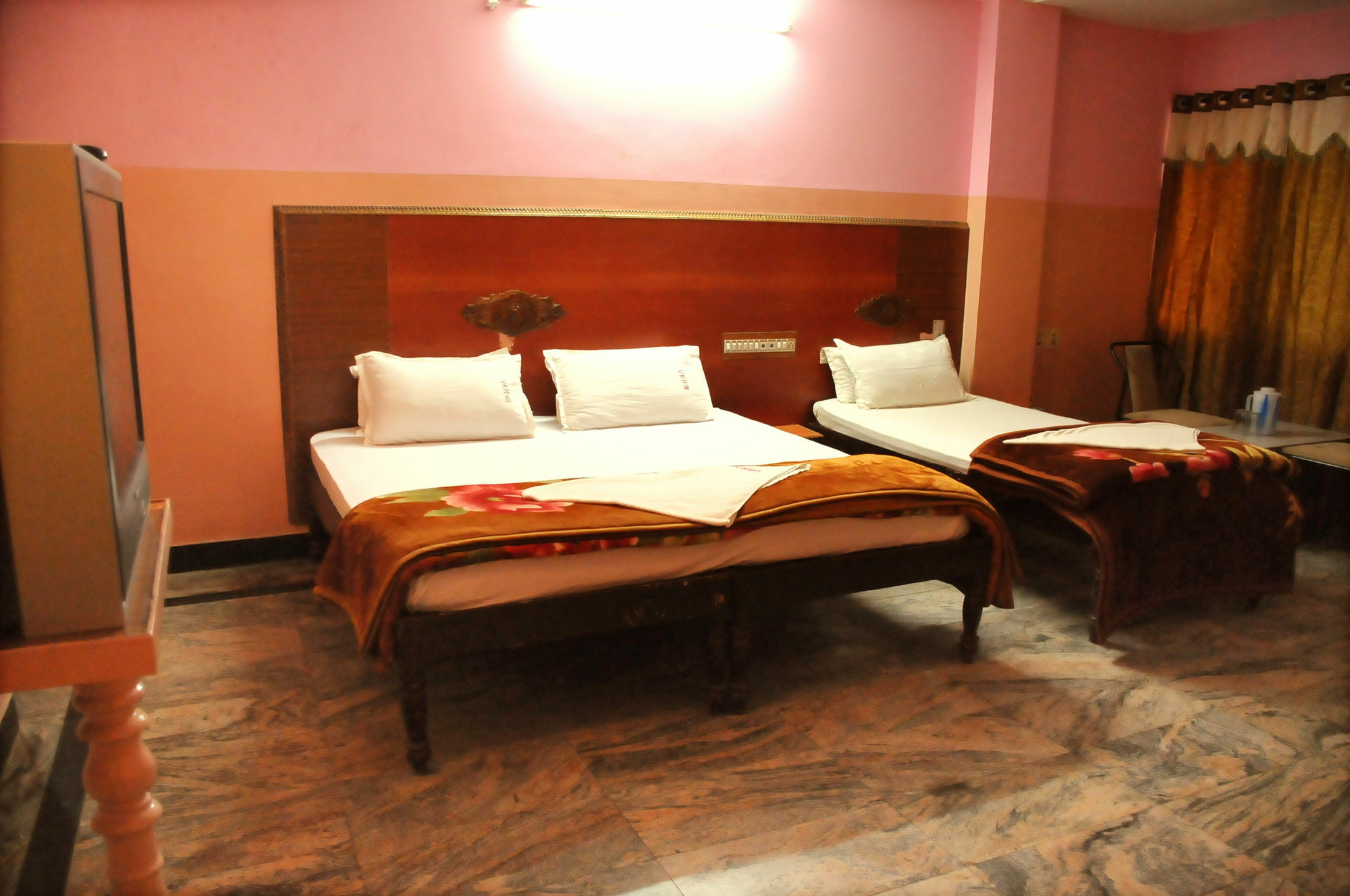 Hotel V.K.Residency Tirupati Esterno foto